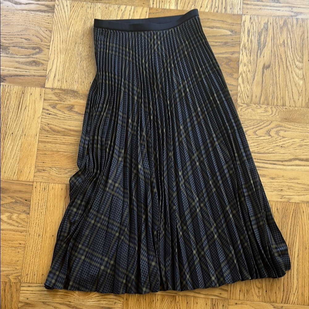 NWOT UNIQLO Black and Brown Plaid Pleated Midi Skirt